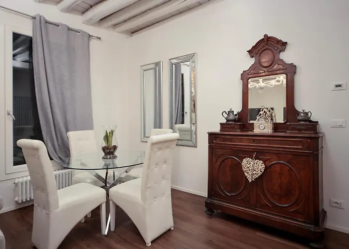 Sara S Luxury Five Minutes From Piazza San Marco شقة *