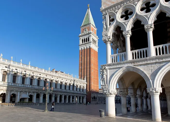 Sara S Luxury Five Minutes From Piazza San Marco شقة البندقية