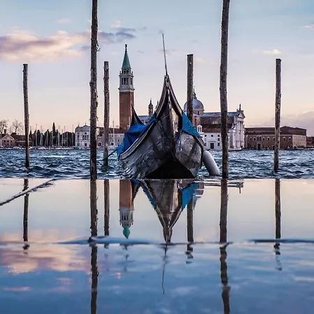 Lägenhet Sara S Luxury Five Minutes From Piazza San Marco