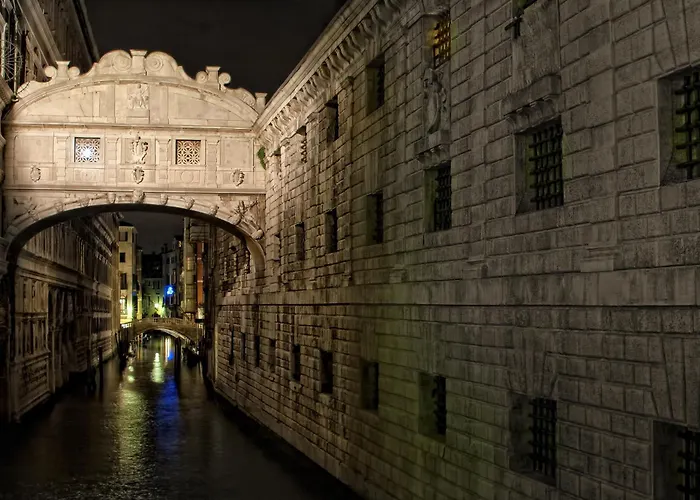 Sara S Luxury Five Minutes From Piazza San Marco * Венеция