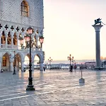 شقة Sara S Luxury Five Minutes From Piazza San Marco *