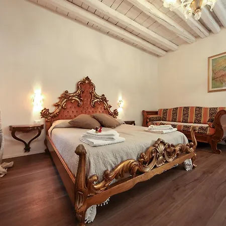 Sara S Luxury Five Minutes From Piazza San Marco شقة