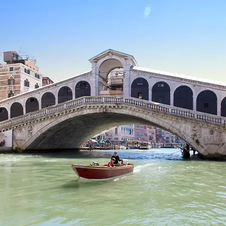 Sara S Luxury Five Minutes From Piazza San Marco * Benátky