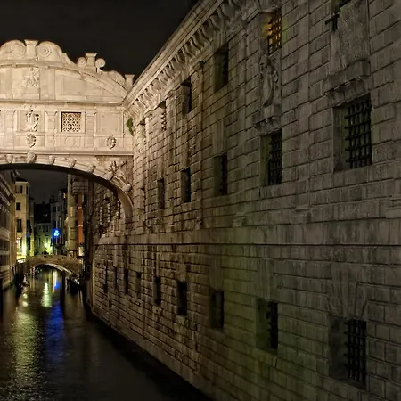 Sara S Luxury Five Minutes From Piazza San Marco * Benátky