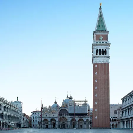Sara S Luxury Five Minutes From Piazza San Marco Apartmán